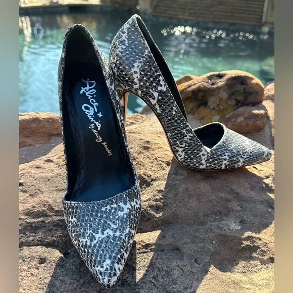 Alice + Olivia Monochrome Patterned Heels - Picture 6 of 10